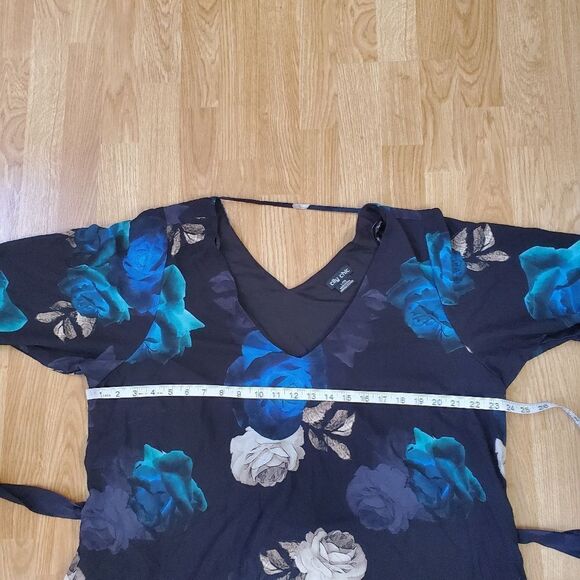 CITY CHIC | Bell Sleeve Tie-Waist Flora Shift Dress -[size 20, Black/Green/Blue] - Picture 10 of 13